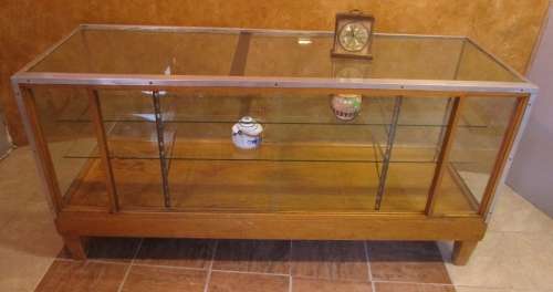 WOW A STUNNING VINTAGE/ANTIQUE COUNTER SHOW CASE - WITH AMAZING WOOD DETAIL