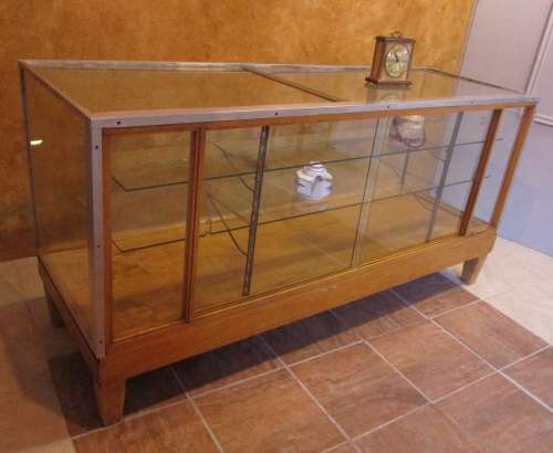 WOW A STUNNING VINTAGE/ANTIQUE COUNTER SHOW CASE - WITH AMAZING WOOD DETAIL