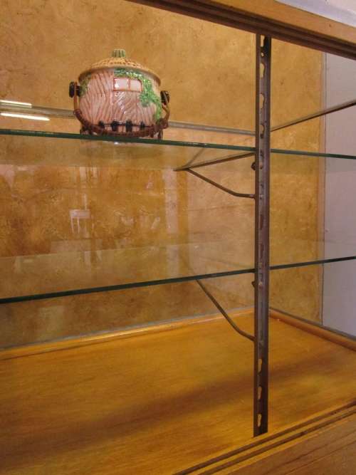 WOW A STUNNING VINTAGE/ANTIQUE COUNTER SHOW CASE - WITH AMAZING WOOD DETAIL