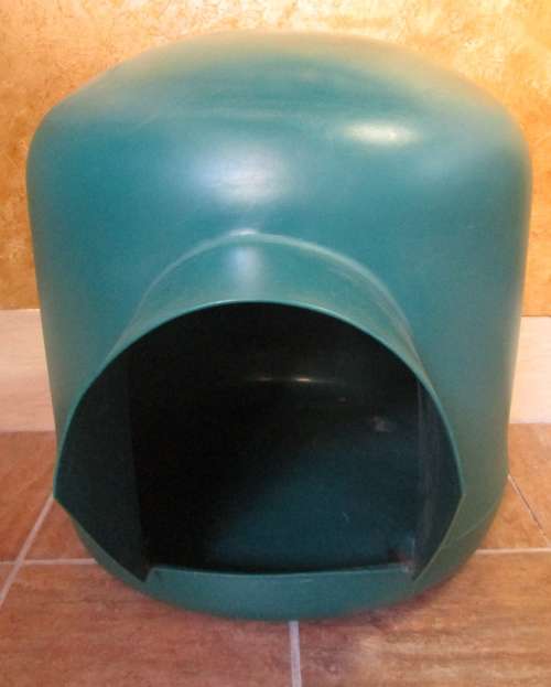 ROUND IGLOO KENNEL MEDIUM HEIGHT  65CM X 62CM DIAMETER