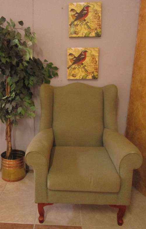 A VERY COMFORTABLE WINGBACK CHAIR WITH QUEEN ANN LEGS IN GOOD CONDITION - 2 AVAILABLE