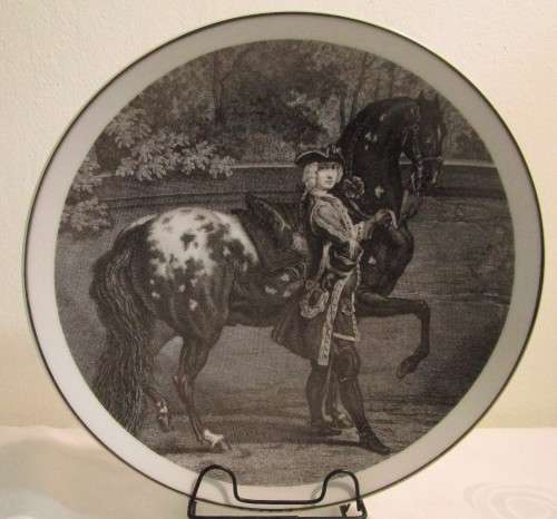 A Lovely Collectable Royal Decor - Handcrafted plate