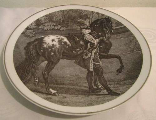 A Lovely Collectable Royal Decor - Handcrafted plate