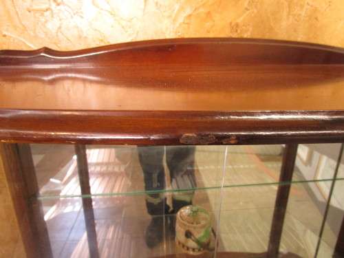 A VERY DIFFERENT IMBUIA BALL & CALW GLASS CABINET WITH A MIRROR AT THE BACK FINISHED OF WITH BRASS