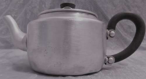 AN AMAZING SMALL TEA POT VERY USEABLE WITH THE TREND OF GAS STOVES