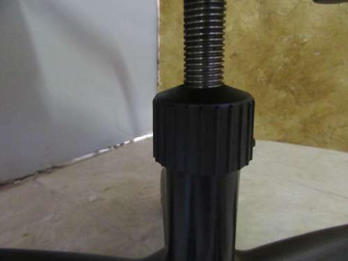 A VERY COMFORTABLE OFFICE CHAIR FOR ALL THAT LONG HOURS IN FRONT OF THE DESK