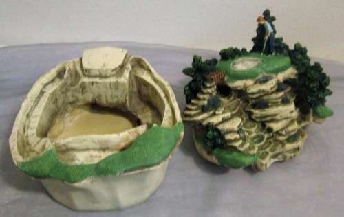 A BEAUTIFUL PRISMARTE CERAMIC GOLF WATER FEATURES FOR A DESK