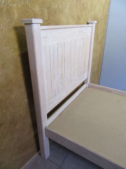 A TRENDY & STYLISH SOLID WOOD SHABBY CHIC SINGLE BED