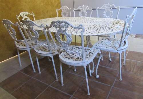 A  GORGEOUS 8 SEATER CASR ALUMINIUM GARDEN SET - Perfect for patios, braai area, gardens,