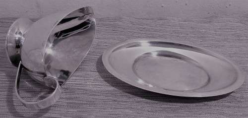 AN ELGANT AND STYLISH DE MONT FROST - EPNS VINTAGE SAUCE BOAT SET