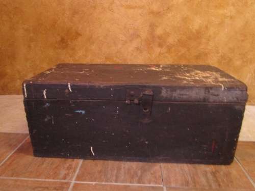 WOW A BEAUTIFUL VINTAGE SOLID WOOD TRUNK - STUNNING SHABBY CHIC COFFEE TABLE