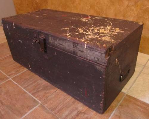 WOW A BEAUTIFUL VINTAGE SOLID WOOD TRUNK - STUNNING SHABBY CHIC COFFEE TABLE