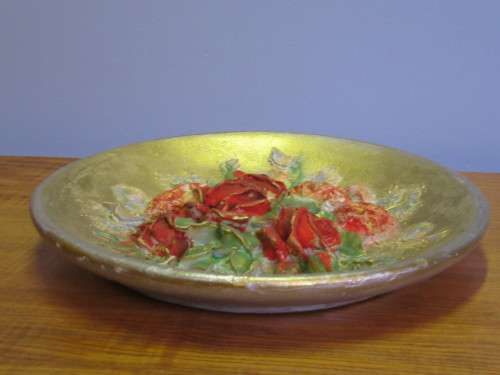 A MARVELOUS VINTAGE LARGE WALL PLATE WITH STUNNING 3D DETAIL