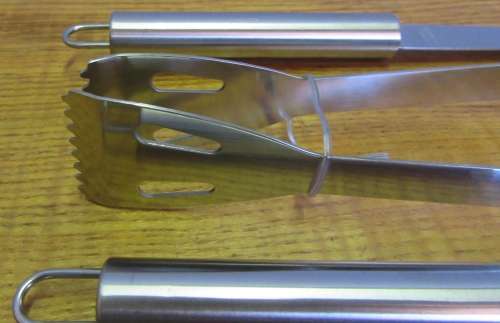 A FABULOUS STAINLESS STEAL BRAAI SET IN A BAG NEVER BEEN USED