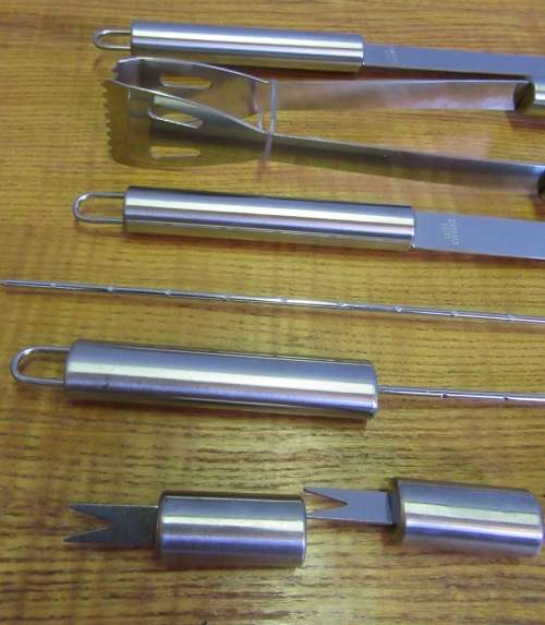 A FABULOUS STAINLESS STEAL BRAAI SET IN A BAG NEVER BEEN USED