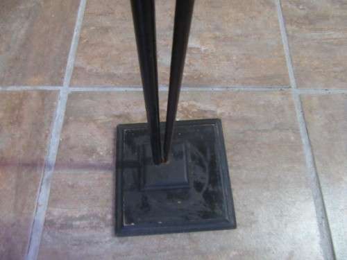 A VINTAGE ZULU ASSEGAAI - WITH A STAND TO DISPLAY IT UP RIGHT - 1.99 M