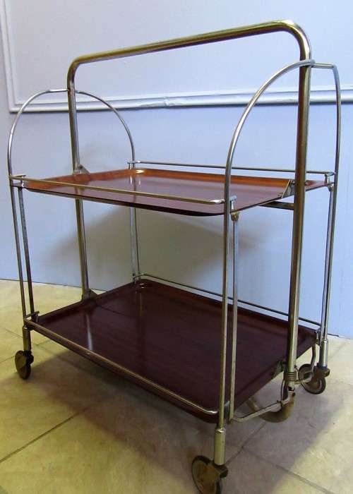 AN AMAZING VINTAGE FOLD UP DRINKS TROLLEY ON CASTERS