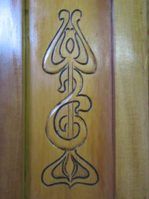 A GORGEOUS 1920'S ARTS AND CRAFTS WARDROBE WITH BEAUTIFUL CARFT DETAIL