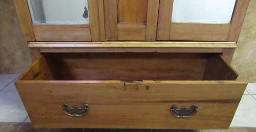 A GORGEOUS 1920'S ARTS AND CRAFTS WARDROBE WITH BEAUTIFUL CARFT DETAIL