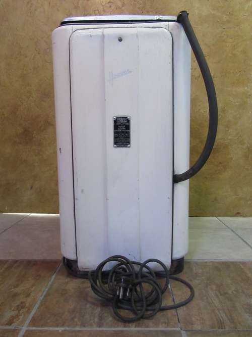 WOW A VINTAGE HOOVER TRADE MARK ELECTRIC WASHING MACHINE