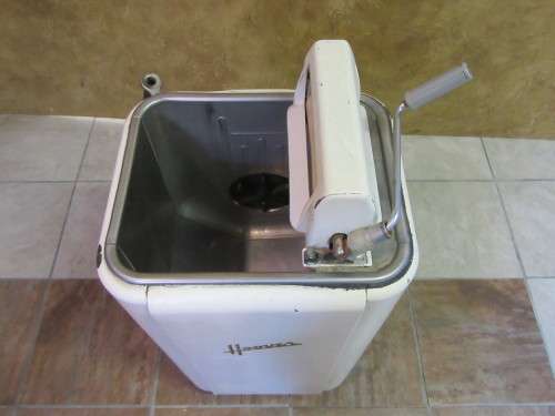 WOW A VINTAGE HOOVER TRADE MARK ELECTRIC WASHING MACHINE