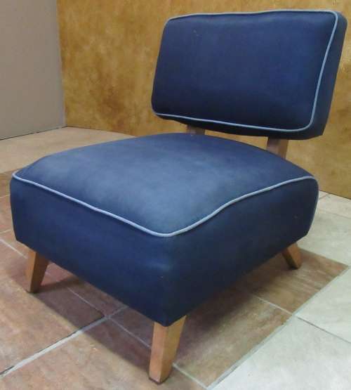 A MARVELOUS VINTAGE STYLE OCCASIONAL CHAIR WILL LOOK STUNNING IN NEW UPHOLSTERY