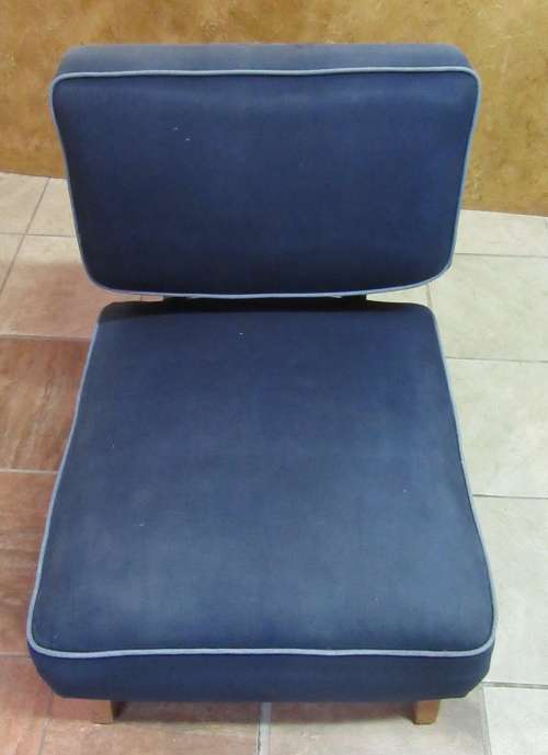 A MARVELOUS VINTAGE STYLE OCCASIONAL CHAIR WILL LOOK STUNNING IN NEW UPHOLSTERY