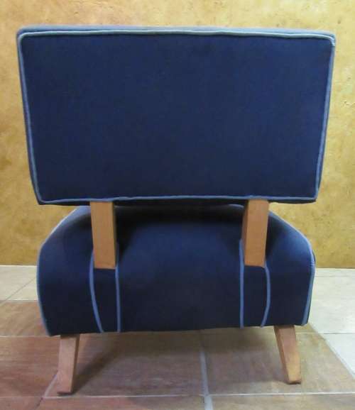 A MARVELOUS VINTAGE STYLE OCCASIONAL CHAIR WILL LOOK STUNNING IN NEW UPHOLSTERY