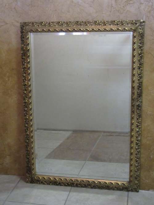 A ELGANT & STYLISH GOLD FRAME MIRROR WITH A STUNNING GILDED FRAME