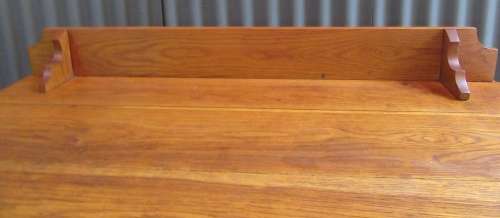 A MAGNIFICENT ANTIQUE LOW BOY WITH 3 DRAWERS AND BEAUTIFUL DETAIL