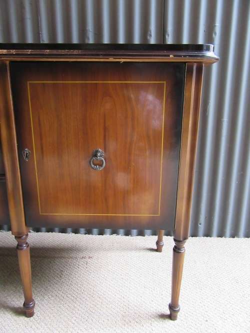 AN ELGANT HARMANN AND KEPLER STYLE LARGE SIDE SERVER ELGANT & STYLISH