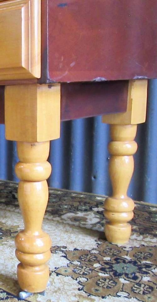 A STUNNING VINTAGE DRESSING WITH THREE MIRORS - SIDE MIRORS TURN IN