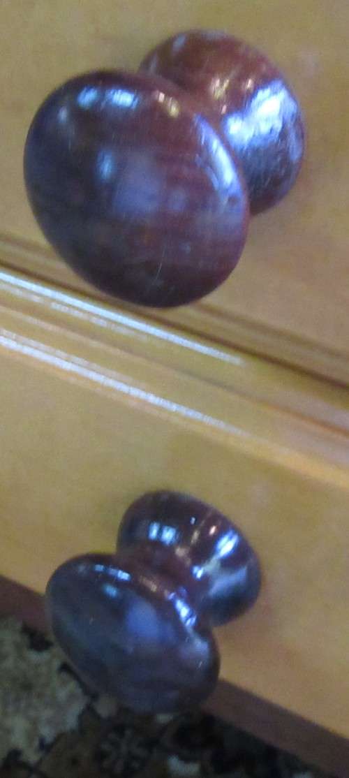 A STUNNING VINTAGE DRESSING WITH THREE MIRORS - SIDE MIRORS TURN IN