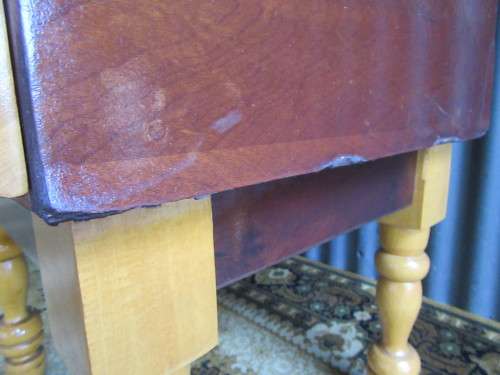 A STUNNING VINTAGE DRESSING WITH THREE MIRORS - SIDE MIRORS TURN IN