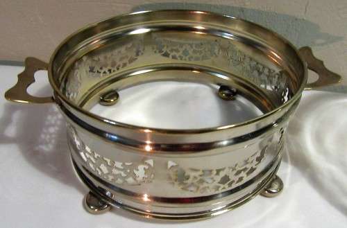 WOW A STUNNING SERVING SET WITH A PYREX BRAND MANCO REG SILVER ELECTROPLATE CARRIER MADE IN ENGLAND