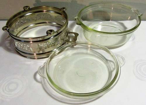 WOW A STUNNING SERVING SET WITH A PYREX BRAND MANCO REG SILVER ELECTROPLATE CARRIER MADE IN ENGLAND