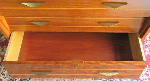 A BEAUTIFUL VINTAGE FIVE DRAWER CHEST OF DRAWERS - ABSOLUTELY MARVELOUS