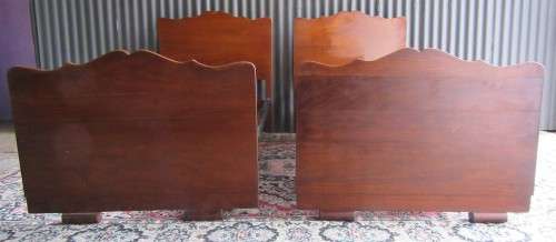 A PAIR OF TWO STUNNING VINTAGE SINGLE BEDS RETRO CHIC