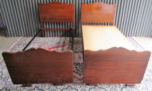 A PAIR OF TWO STUNNING VINTAGE SINGLE BEDS RETRO CHIC