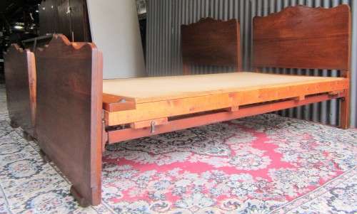 A PAIR OF TWO STUNNING VINTAGE SINGLE BEDS RETRO CHIC