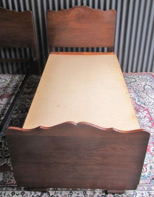 A PAIR OF TWO STUNNING VINTAGE SINGLE BEDS RETRO CHIC