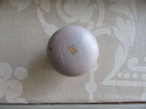 A TRENDY SHABBY CHIC DESK WITH THREE DRAWERS -