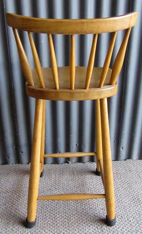 A SET OF THREE VINTAGE SOLID WOOD BAR CHAIRS - PERFECT FOR A KITCHEN COUNTER OR BAR