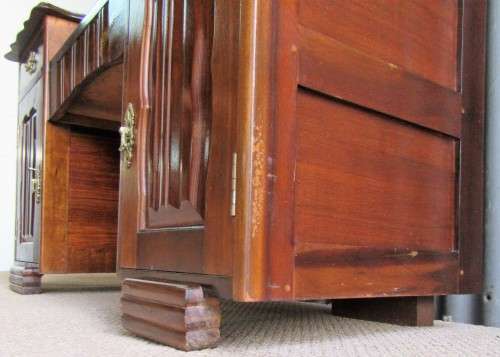 SALE - SALE - SALE DRESSING TABLE - WITH SO MUCH DETAL & WITH THREE MIRRORS -FURNINTURE MADE TO LAST