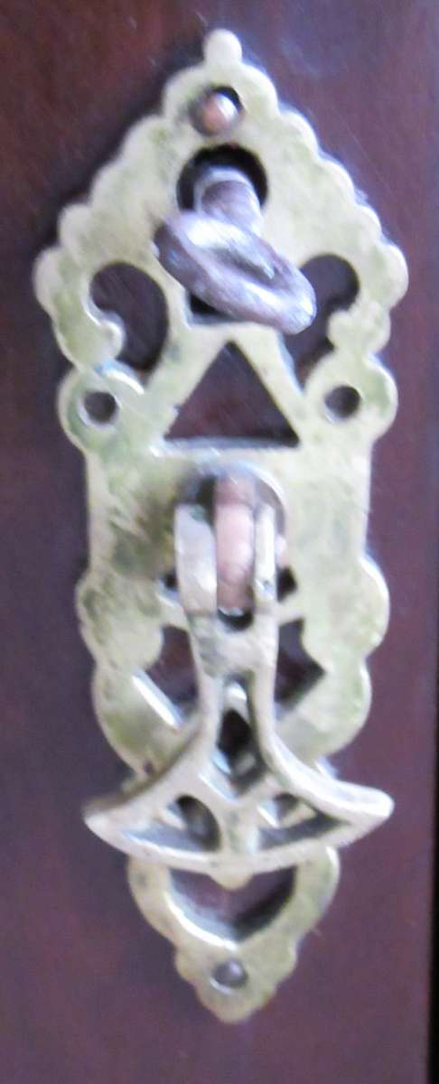 SALE - SALE - SALE DRESSING TABLE - WITH SO MUCH DETAL & WITH THREE MIRRORS -FURNINTURE MADE TO LAST