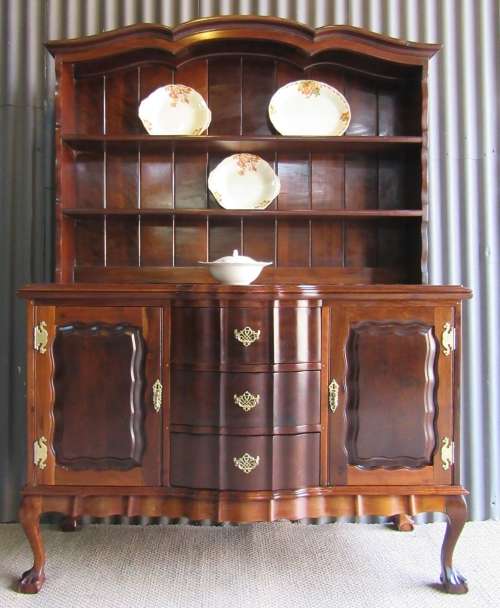 WOW A STUNNING BALL & CLAW WELSH DRESSER IN GOOD CONDITION BY MACMEE FURNITURE