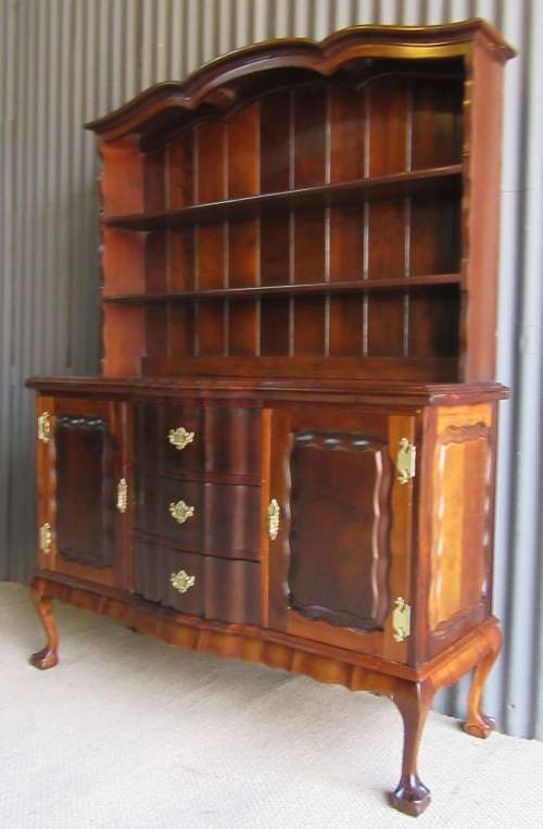 WOW A STUNNING BALL & CLAW WELSH DRESSER IN GOOD CONDITION BY MACMEE FURNITURE