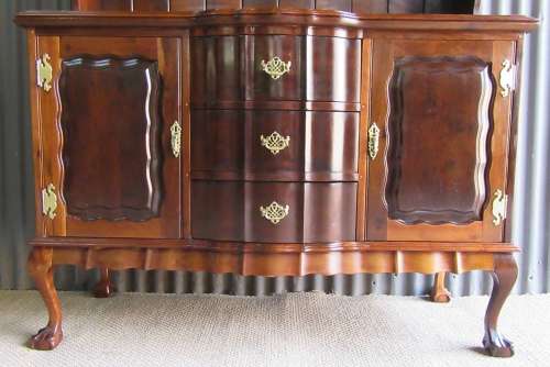 WOW A STUNNING BALL & CLAW WELSH DRESSER IN GOOD CONDITION BY MACMEE FURNITURE