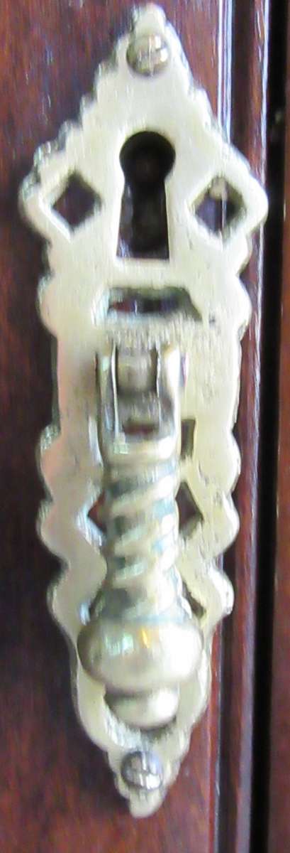 WOW A STUNNING BALL & CLAW WELSH DRESSER IN GOOD CONDITION BY MACMEE FURNITURE