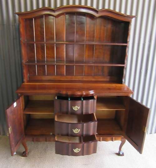 WOW A STUNNING BALL & CLAW WELSH DRESSER IN GOOD CONDITION BY MACMEE FURNITURE